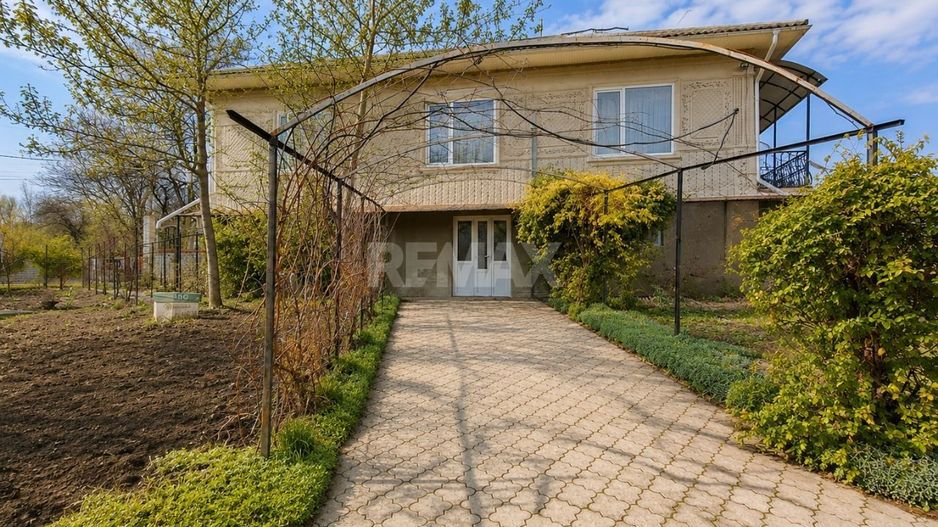 Casă 210 m² cu 5 dormitoare și teren 10 ari – Euroreparație | Drochia, str. Grigore Ureche - Poză 1