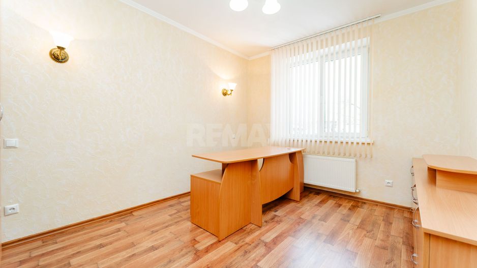 Se oferă spre închiriere casă în centrul orașului, ideală pentru birouri, clinică sau centru educați - Poză 13