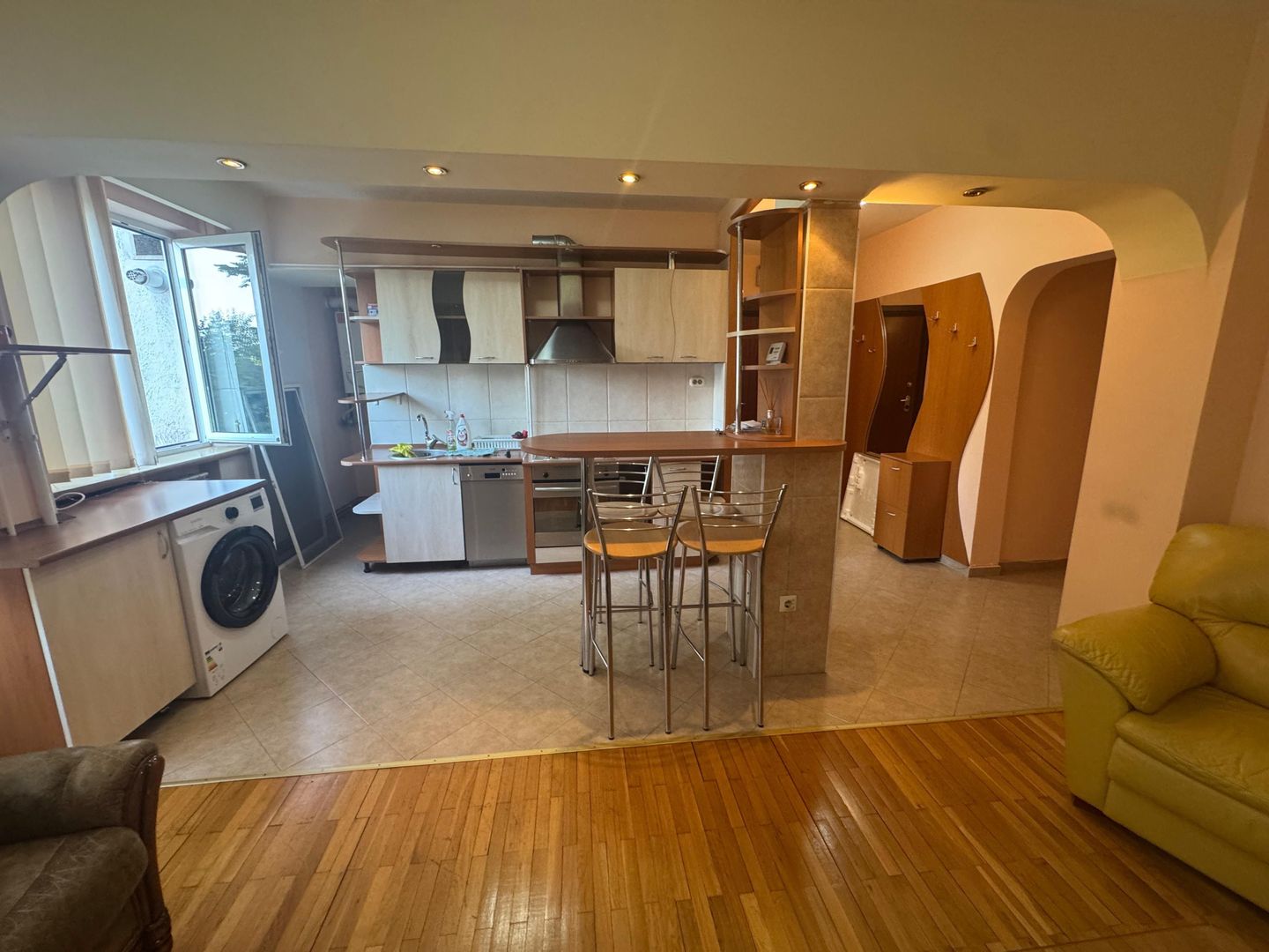 Apartament 4 Camere | Etajul 2 | Zona Circumvalatiunii | - Poză 3