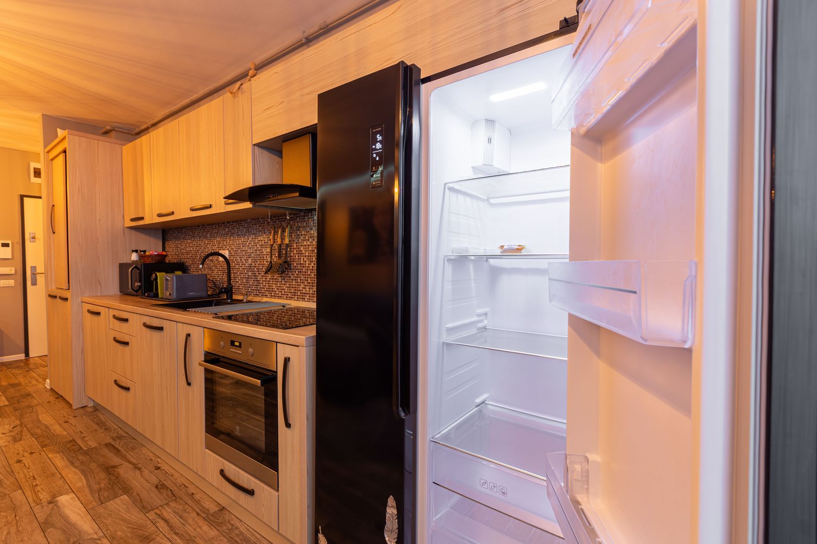 OCAZIE: Apartament cu 2 camere, LUX, la cheie! - Poză 2