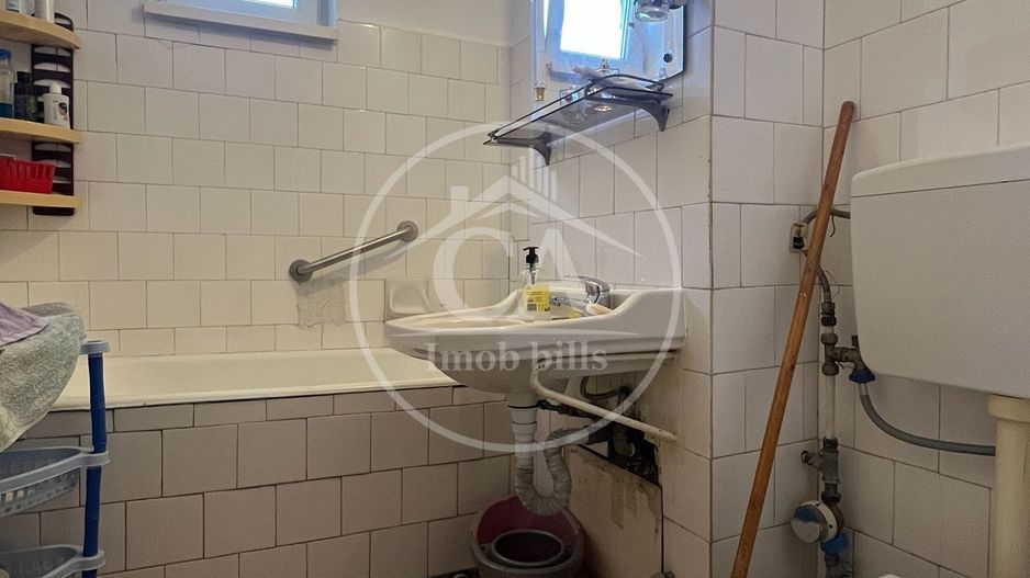 Apartament cu 3 camere de vânzare în zona Rogerius, Oradea - Poză 7