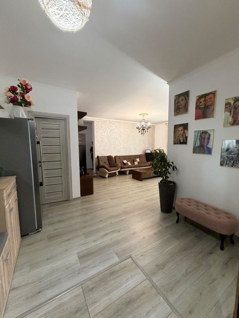 Apartament 3 camere, curte, boxa, parcare, Sub Cetate - Poză 18