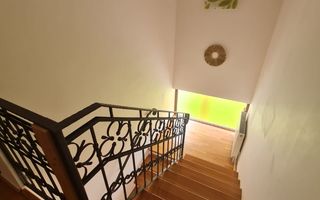 Vila spațioasă și recent renovată în Ghiroda! - Poză 51
