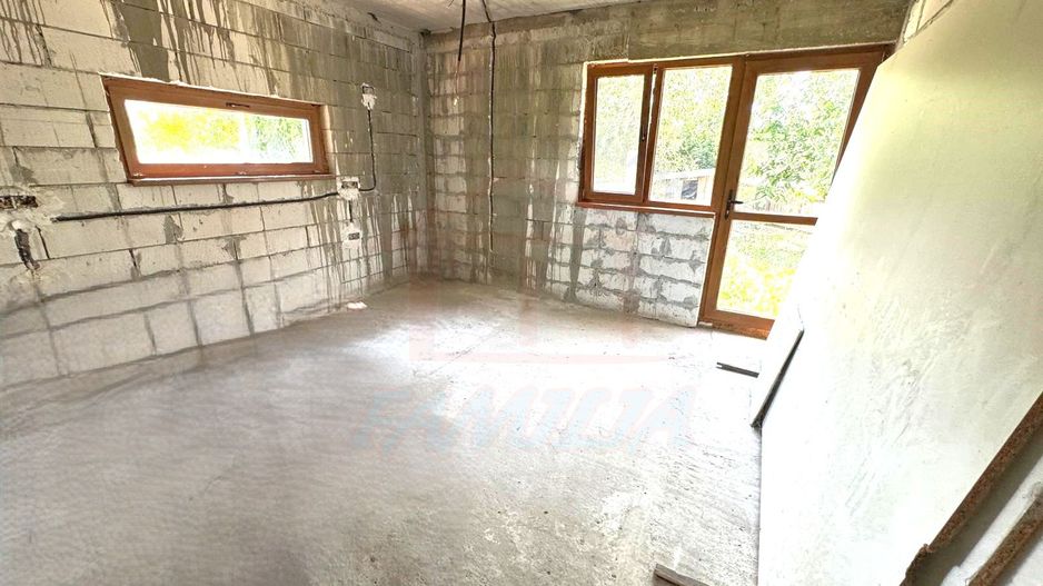 99.900 Euro casa+teren 1000 mp(concesiune) in com Sendreni - Poză 6