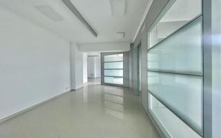 Spatiu de birouri cu vedere spre parc - Poză 2