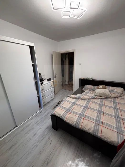 2 Cam ~ Etaj 1 ~ 51mp ~ Decomandat ~ metrou Raul Doamnei - Poză 1