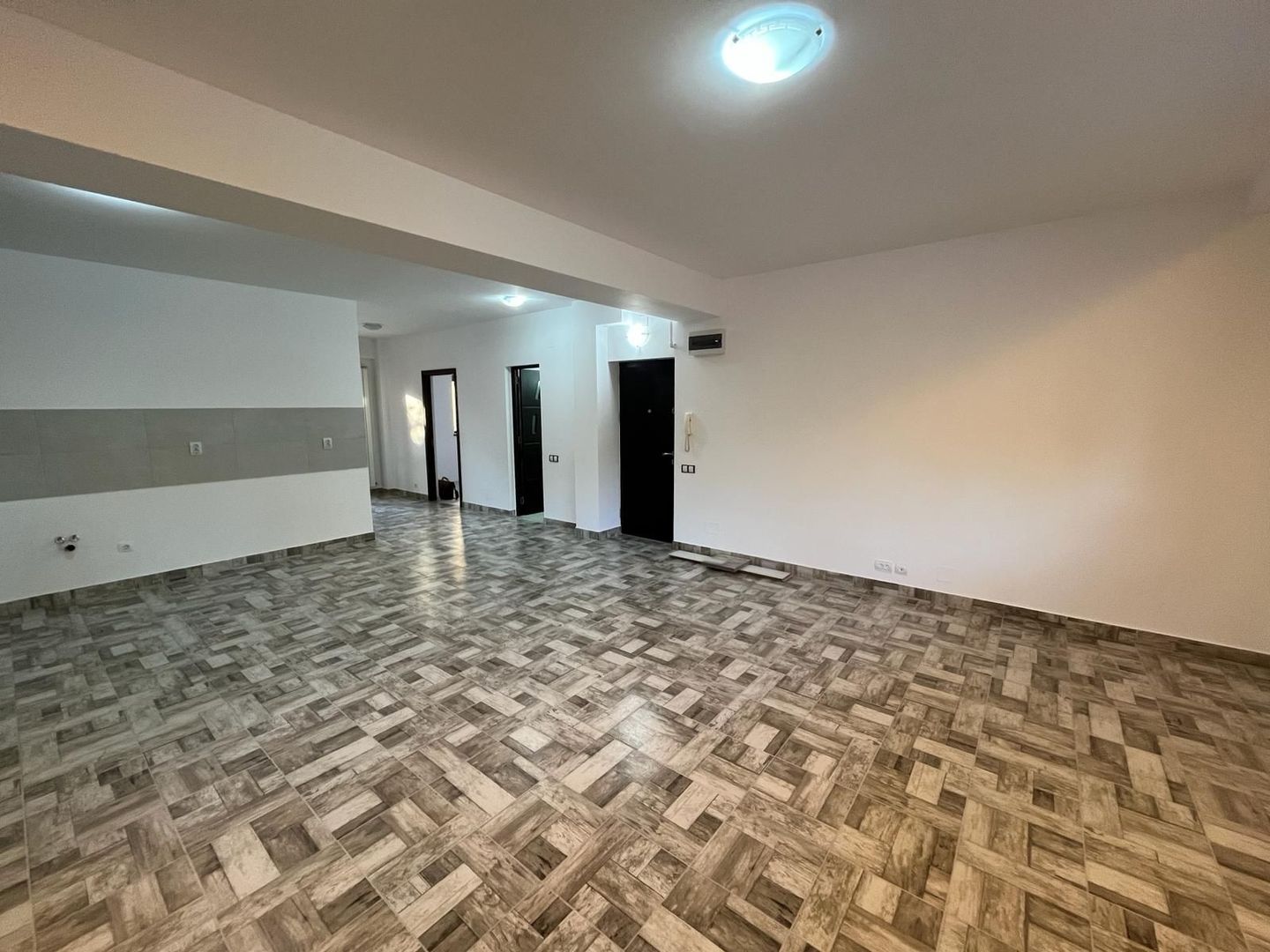 Comision 0 Apartament 3 cam Bucuresti Noi ,deosebit; suprafata mare - Poză 3