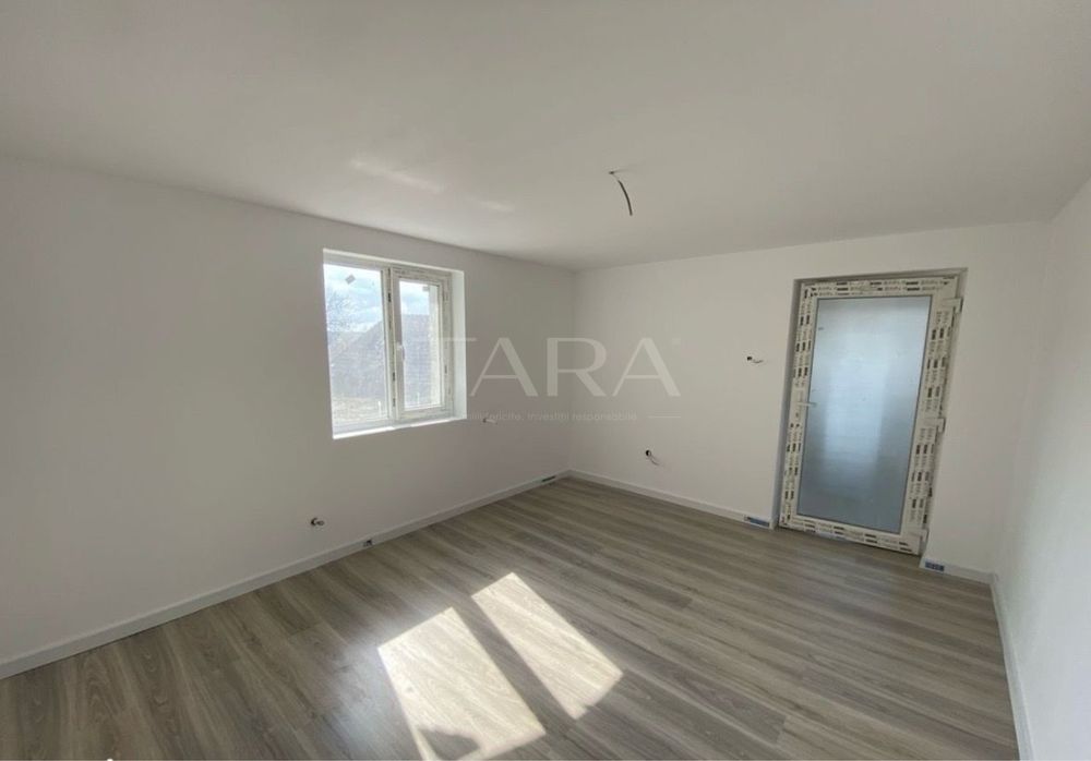 Casă renovată cu teren generos, la intrare în Ciurila. - Poză 4