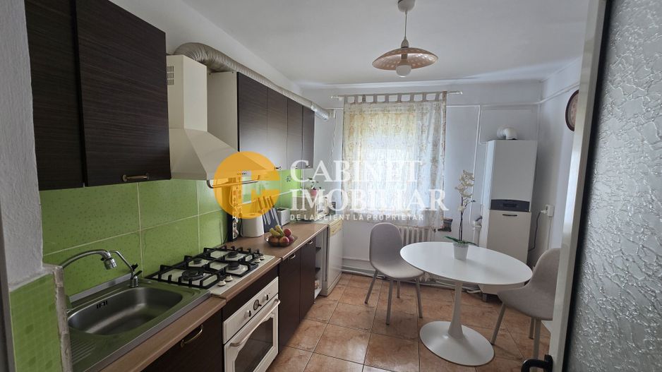 De vânzare apartament 3 camere – Centru, - Poză 1