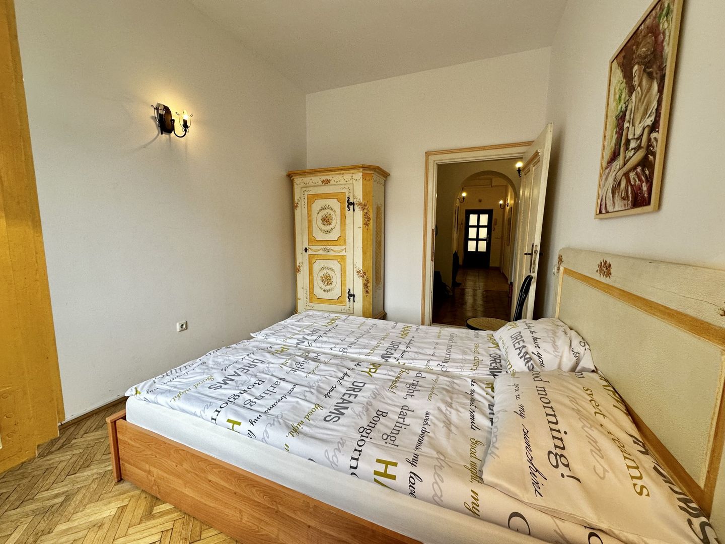 Apartament cu 2 camere,  clasic si boem, cu vedere in Piață Victoriei - Poză 11