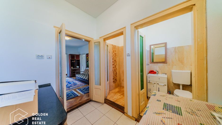 Vila superba, P+E,  Cuvin, 9 camere, 200 mp si teren 1300 mp plus anexa 3 camere - Poză 24