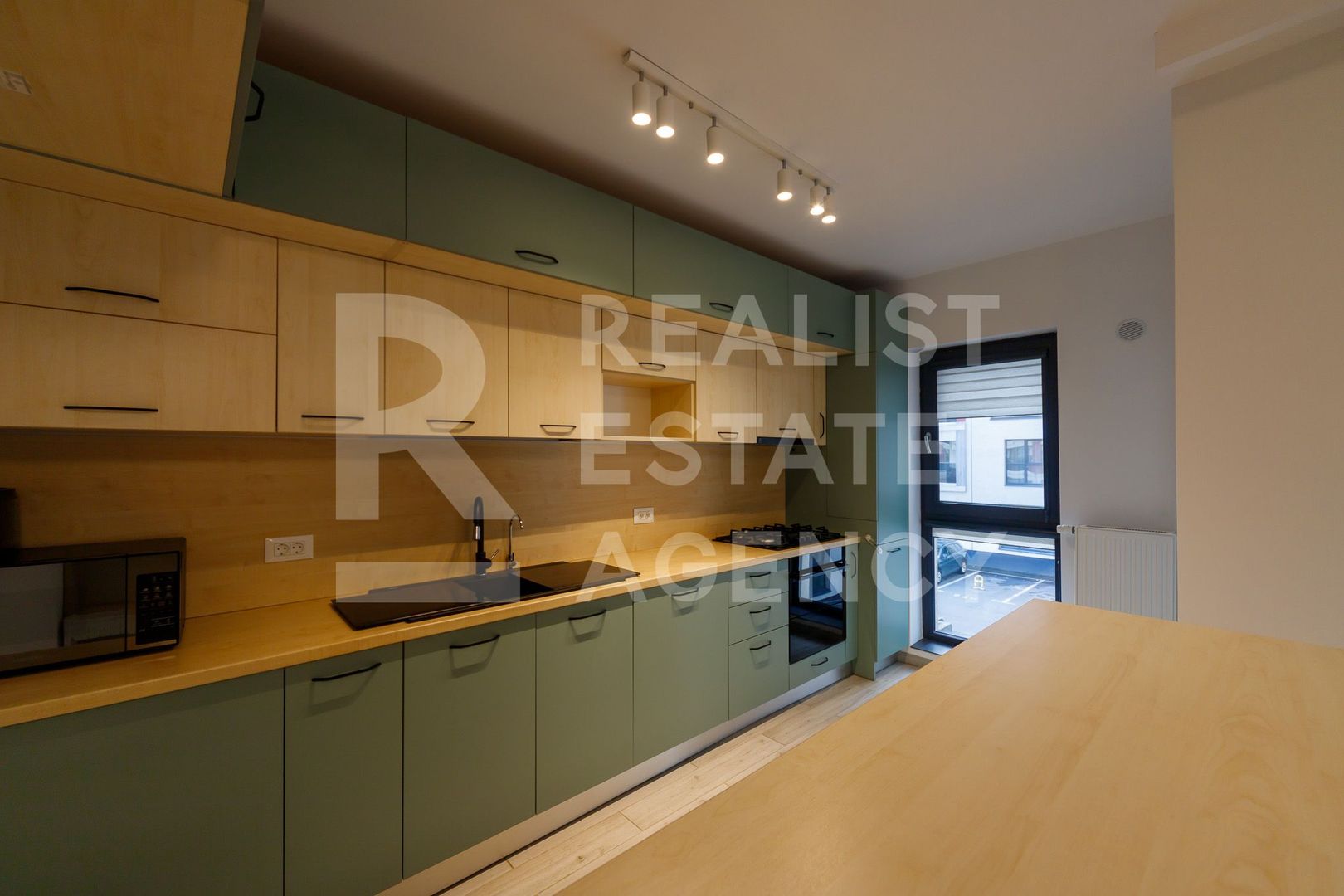 Vânzare, apartament cu 3 camere în zona Lujerului - Poză 8