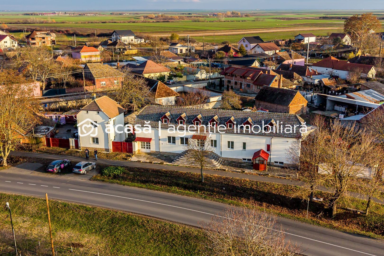 Clădire potrivită pentru proiecte educaționale sau de îngrijire - Poză 1