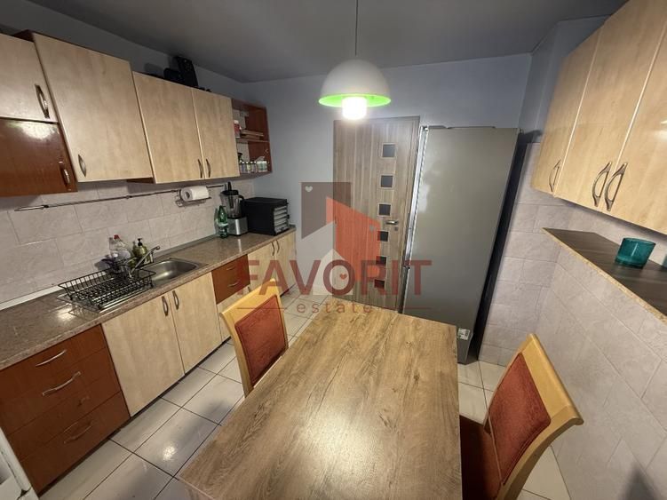 Aradului 3 camere decomandat, 2 bai, etaj 1 - Poză 7