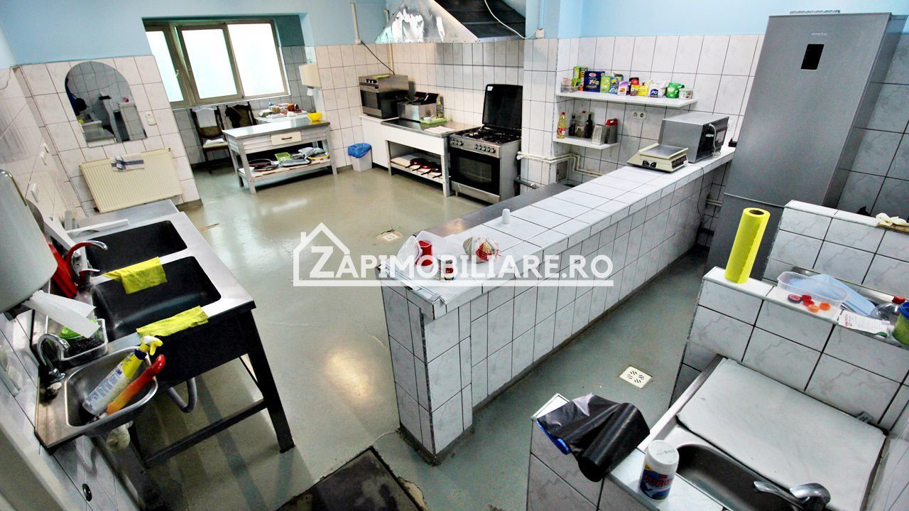 Pensiune aproape de centru,10 camere,13 băi,1 restaurant - Poză 26