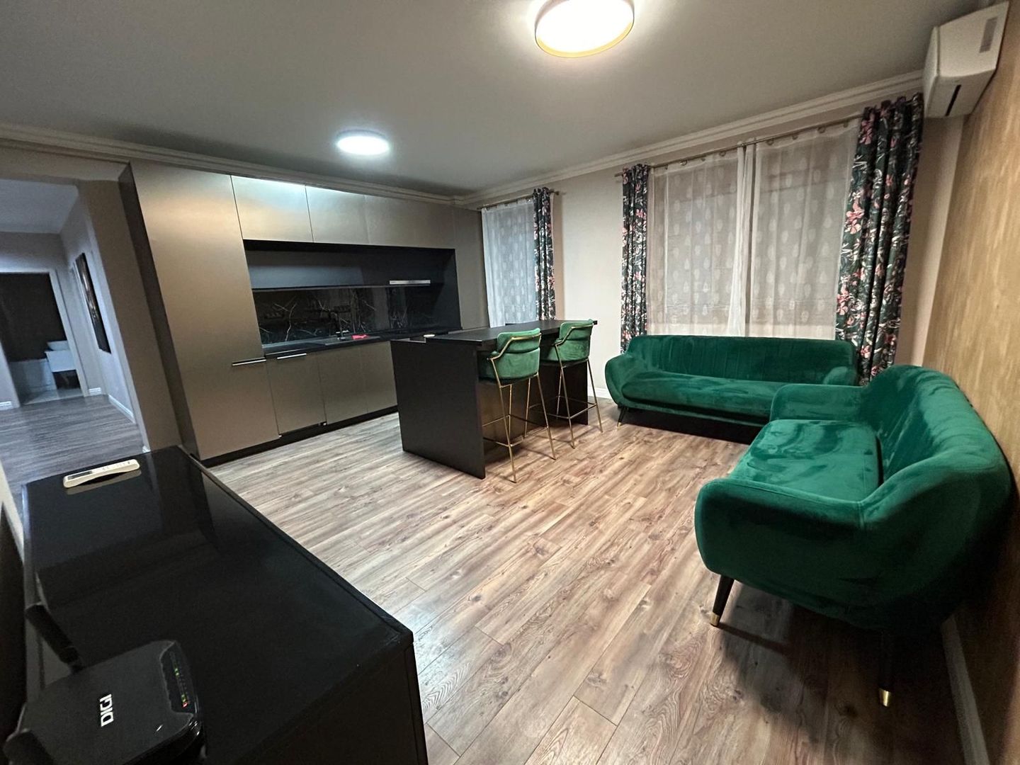 Apartament modern I 2 Locuri parcare I Dumbravița - Poză 1