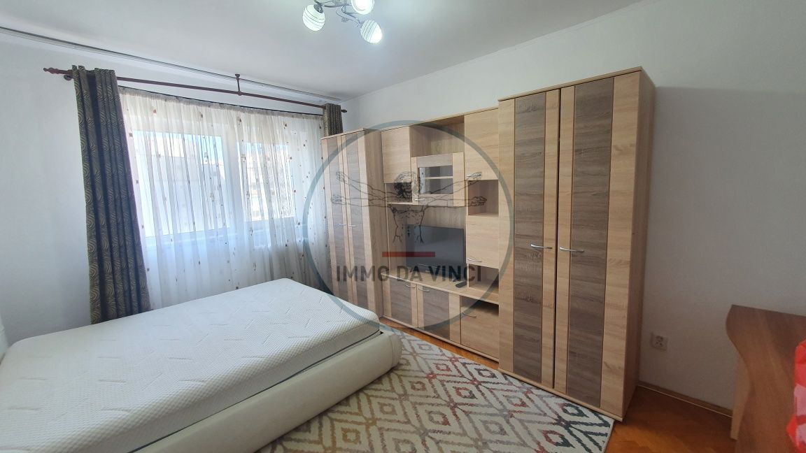 închiriez apartament cu două camere decomandate - Poză 1