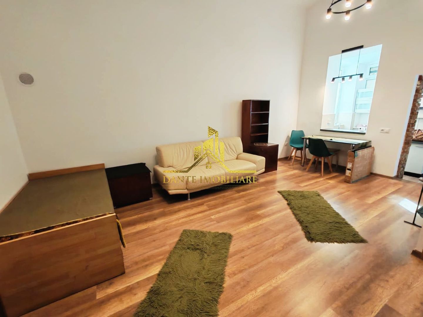 1 camera, spatios, mobilat modern, Central, Pta Avram Iancu, Sora - Poză 1