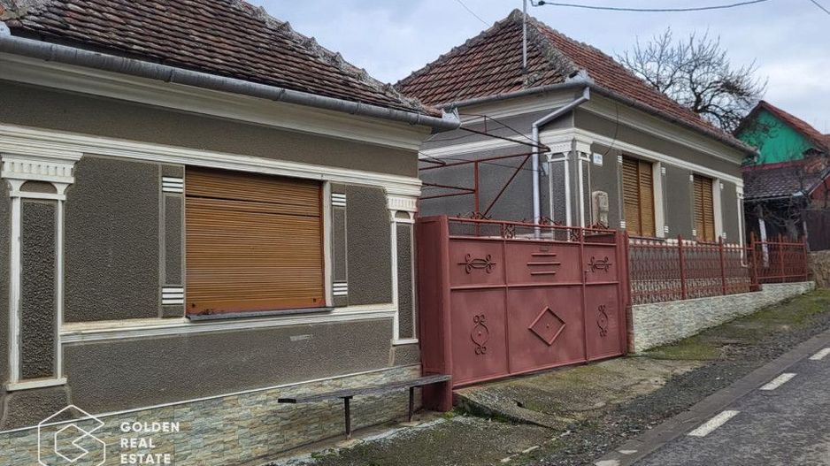 Casa cu 2 corpuri de cladire, oras Lipova - Poză 1
