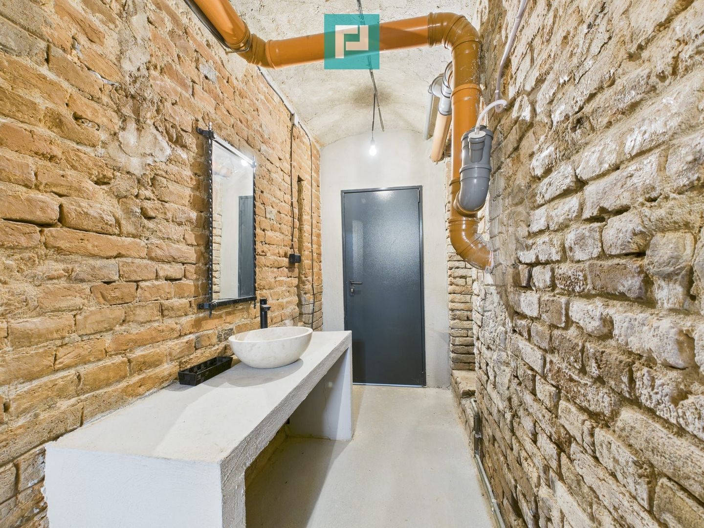 Eleganță subterană - pivniță exclusivistă Arad - Poză 34