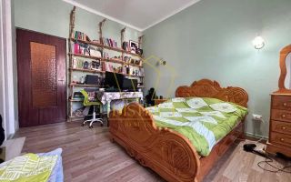 Casa renovata cu 4 camere la curte comuna | Iosefin - Poză 1