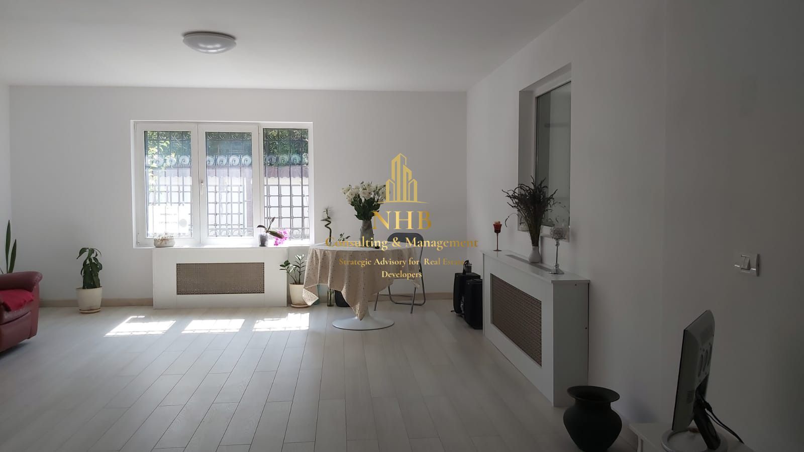 Casă spațioasă 5 camere + curte 340 mp în Băneasa | - Poză 20