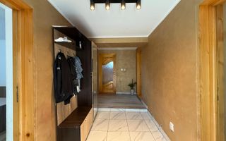 De vanzare casa in Hudum, teren generos. - Poză 3