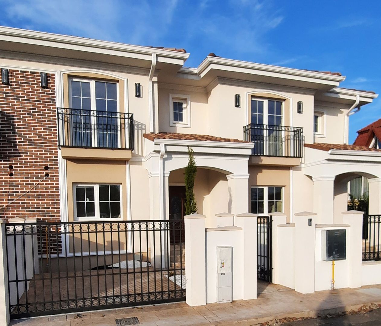 Locuinta deosebita cu finisaje PREMIUM - Poză 4