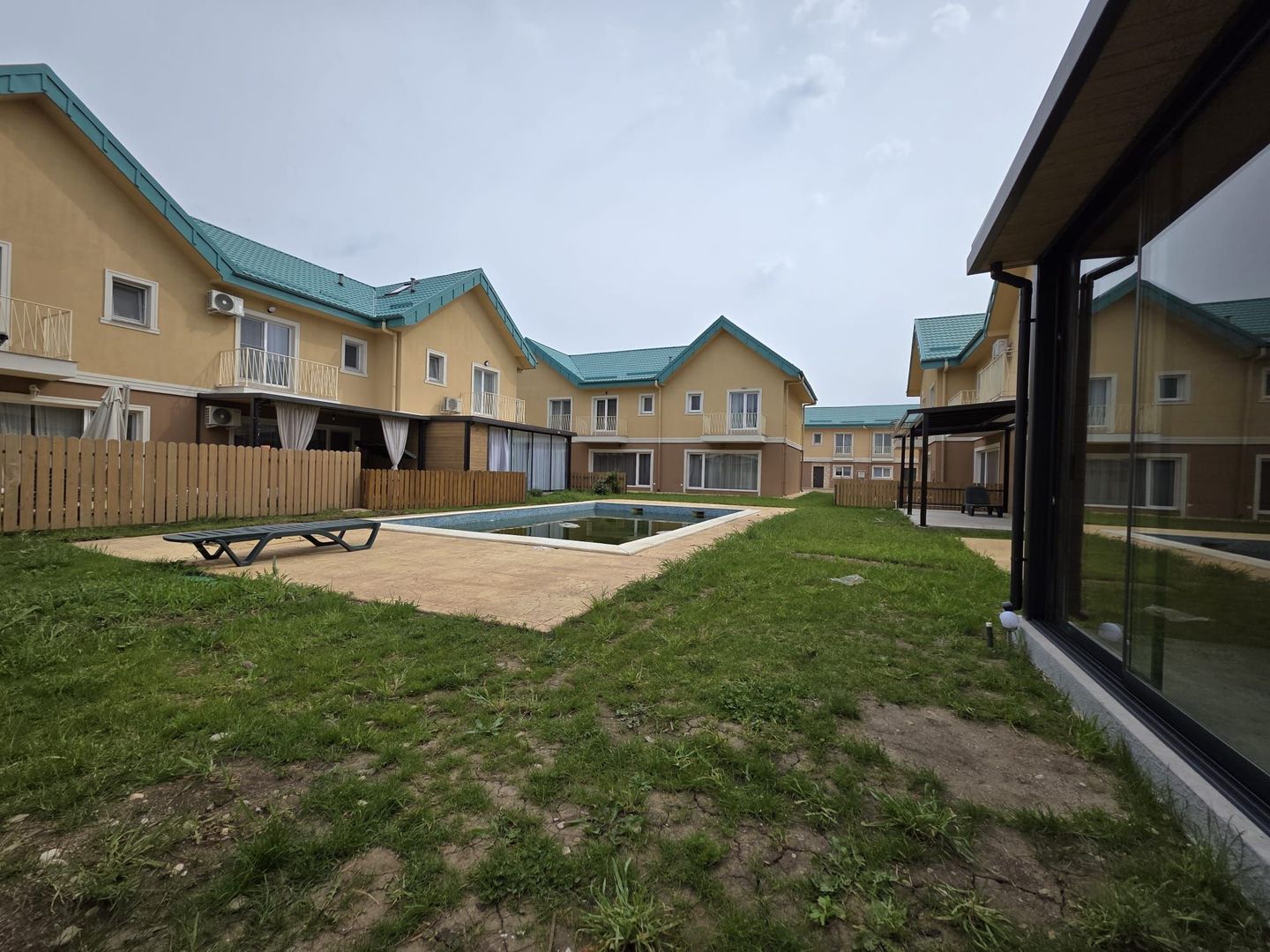 Vilă modernă 3 camere cu grădină privată – Cosmopolis - Poză 19