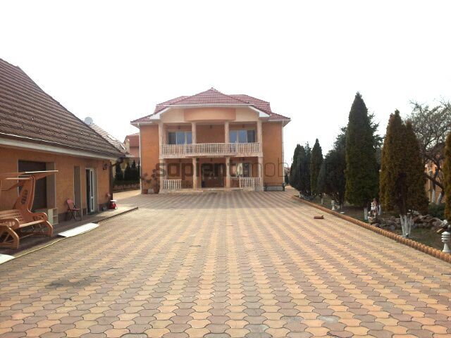 Sapient | Vilă în stil italian situată în loc. Sânmartin - Poză 2