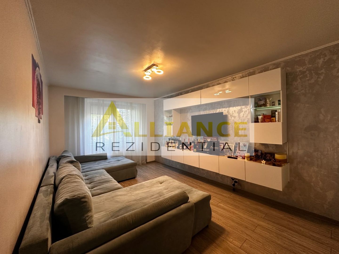 Apartament 3 camere | Aparatorii Patriei | Renovat complet | - Poză 2