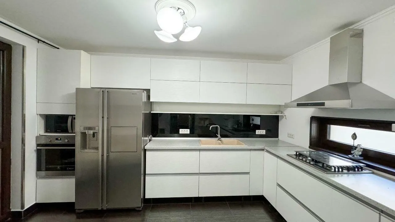 Apartament deosebit 4 camere Aviatiei zona Caramfil Bloc 2010 — fotografia 1
