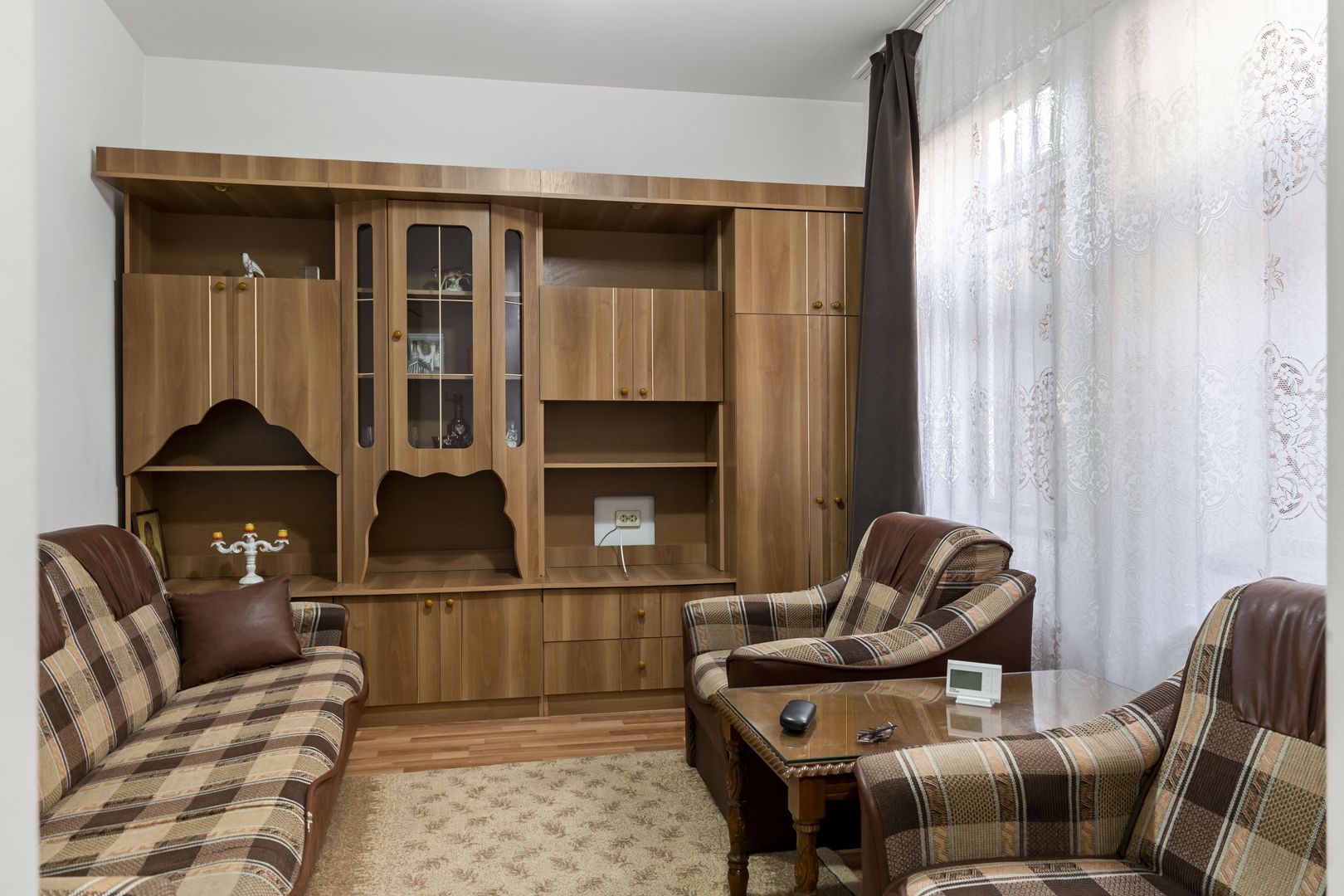 Vindem apartament la curte aproape de parcul Carol - Poză 2