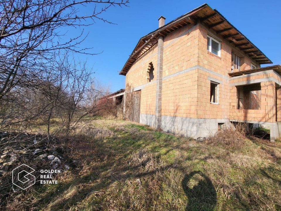 Casa la rosu, teren 7105 mp, Lipova - Poză 3