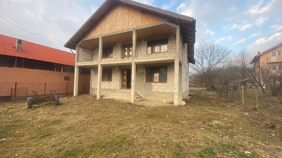 Zona de deal! Vanzare casa cu 6 camere in Pietrari - Poză 1