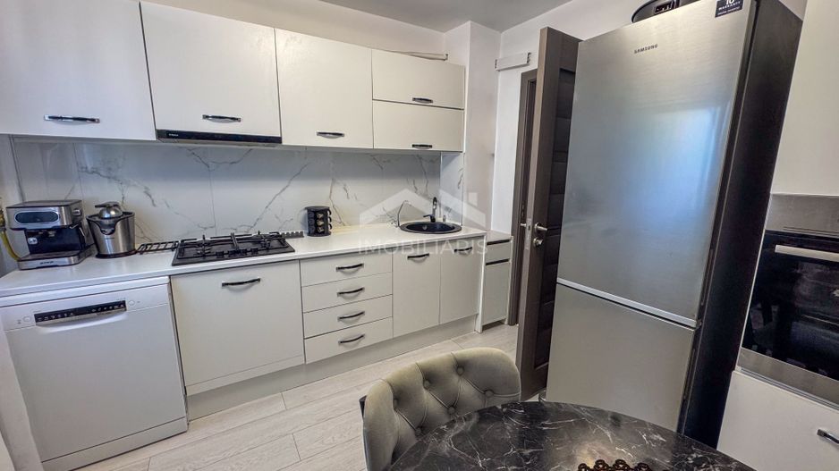 Apartament 3 camere de vanzare - modernizat 2024 - Poarta 6 - Poză 3