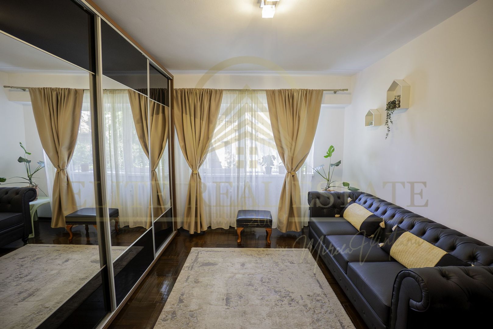 Capitol - Vânzare 3 camere,  etaj 1 , mobilat si utilat complet. - Poză 1