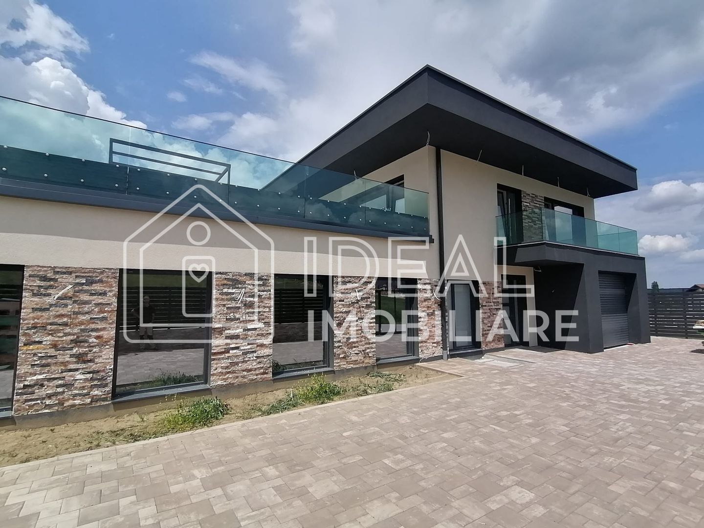 Casa  Exclusivista cu piscina si 1200 mp de teren, in Cisnadie - Poză 2