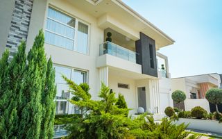 Vilă ultramodernă cu piscină - Poză 2