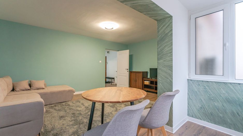 Chirie 2 camere Astra Brașov: 57 mp, AC și două balcoane închise - Poză 1