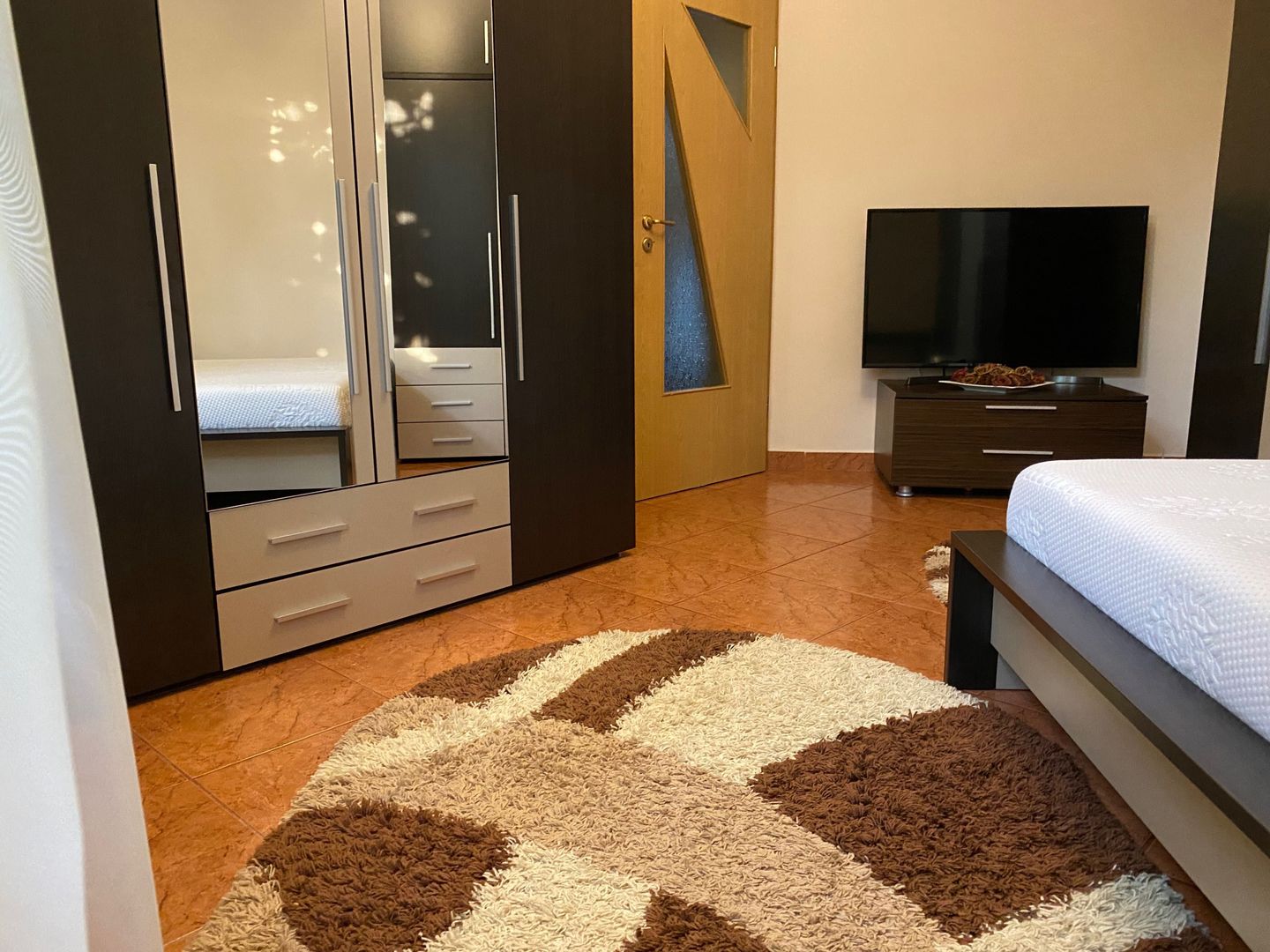 Spitalul judetean | 3 Camere | Centrala proprie| Boxa | Gradina proprie - Poză 3