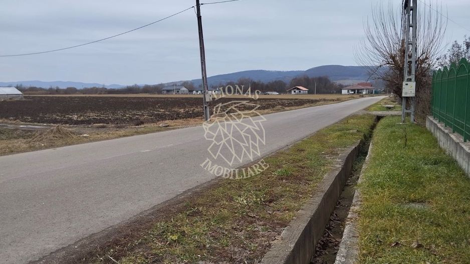 Teren intravilan 2500 mp-pretabil case, pensiune-Zona Crama Jelna - Poză 3