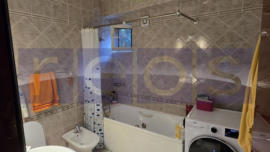 DE VANZARE APARTAMENT 4 CAMERE ZONA CENTRALA - Poză 5