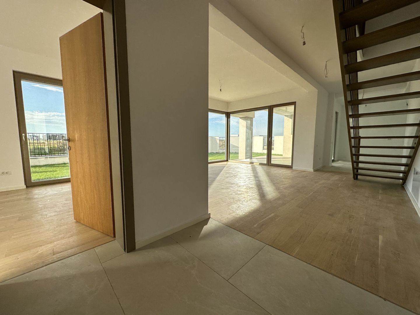 Casa cu 5 camere - Dumbravita - Poză 10