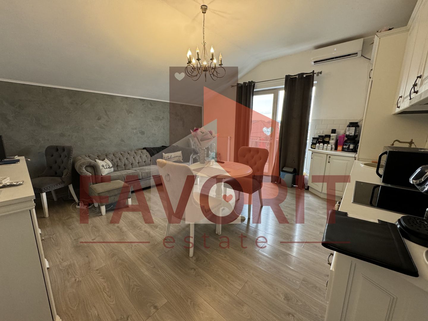 Mobilat si utilat. Pozitie excelenta. Villa construita in 2017 - Poză 1