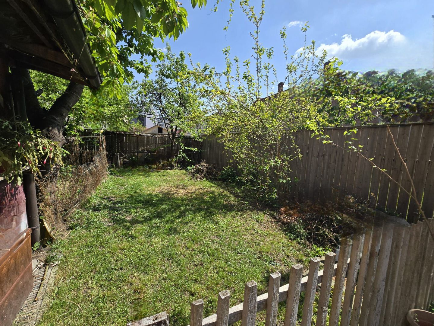 Casă cu grădină in zonă centrală - Poză 4