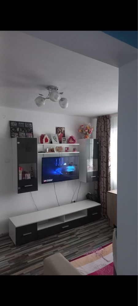 Apartament 2 camere semi, Micro 40,et 3 la strada - Poză 1