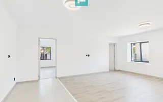 Casă cu 4 camere și teren de 738 mp - Șimand - Poză 11