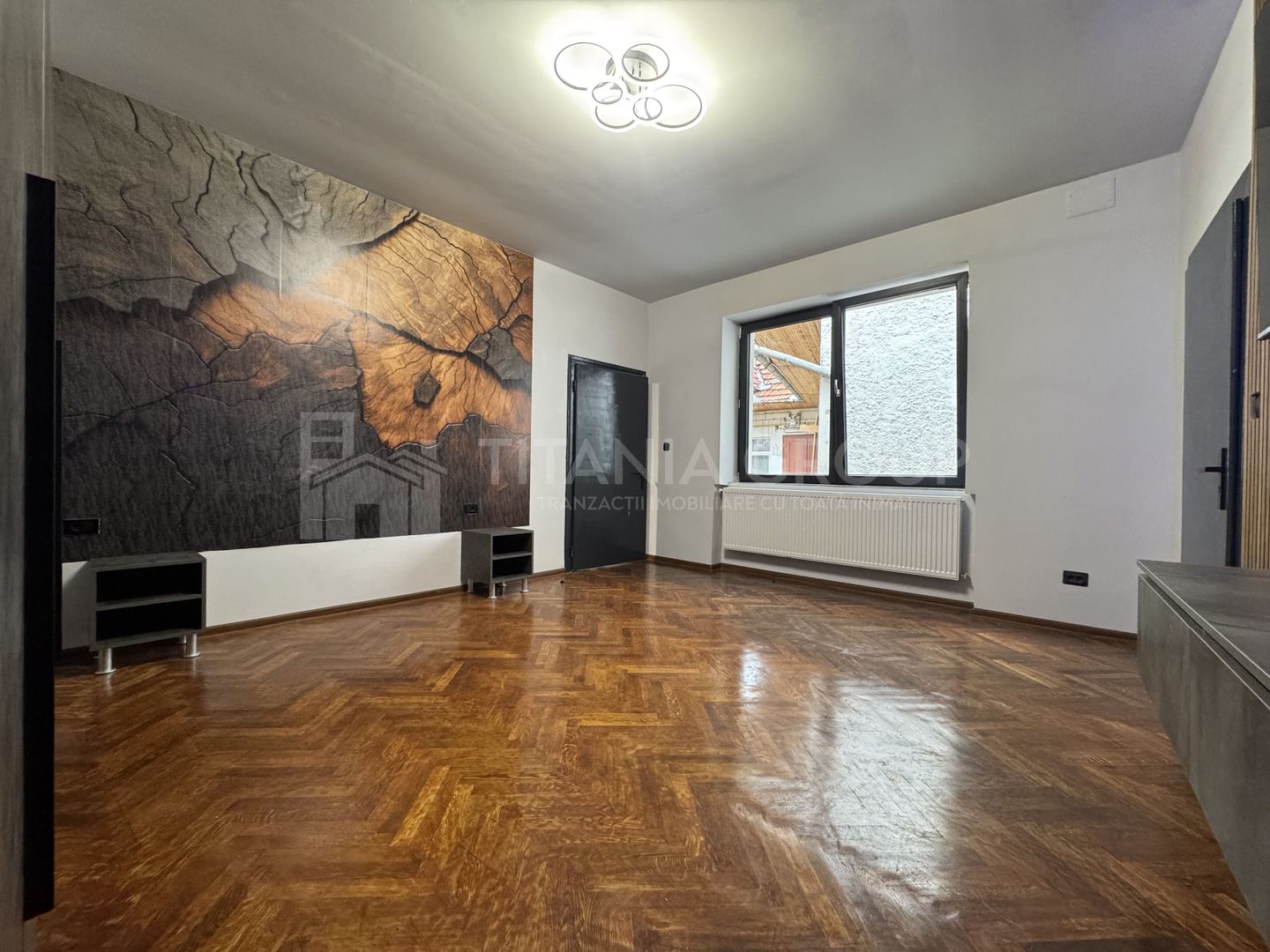 Garsonieră 42 mp complet renovata, zonă centrală, vis-a-vis Teatrul Dramatic - Poză 2