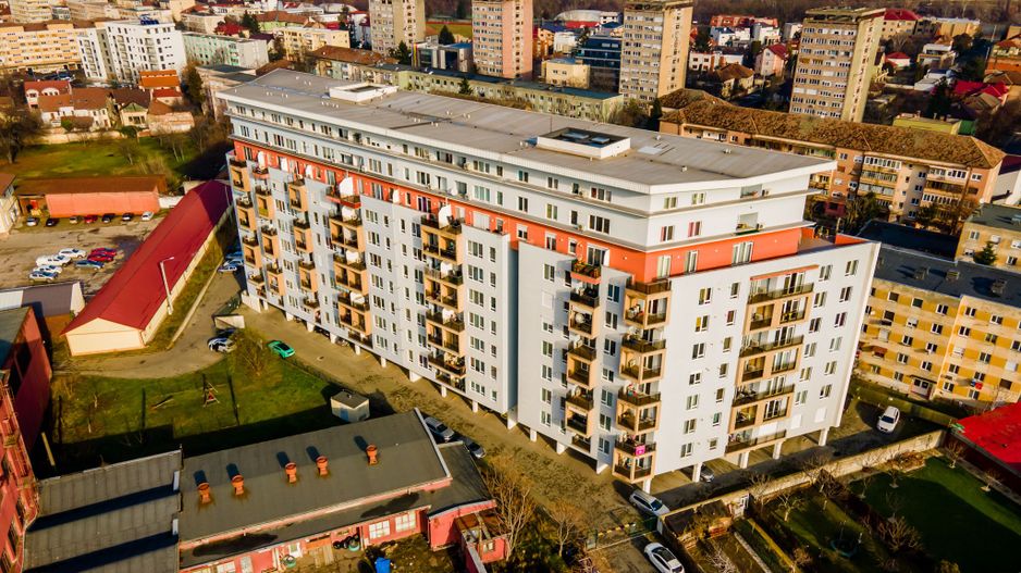 VÂNDUT! Apartament 3 camere și parcare. - Poză 2